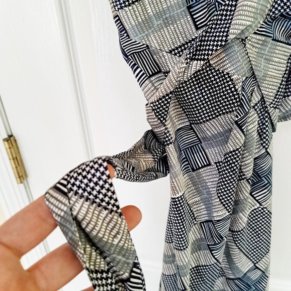 Banana Republic Petite Geometric Wrap Dress 8P - Picture 4 of 5